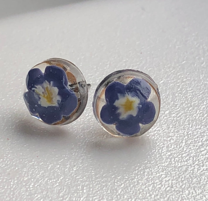 Handmade polymer clay forget me not flowers cast in crystal clear resiMiniature handmade polymer clay Forget-me-not flowers cast in crystal clear epoxy resin make for stunning stud earrings. These delicate creations are meticulously crStud earringsPadpodandberrieMy Fairytale Giftscrystal clear resin stud earrings