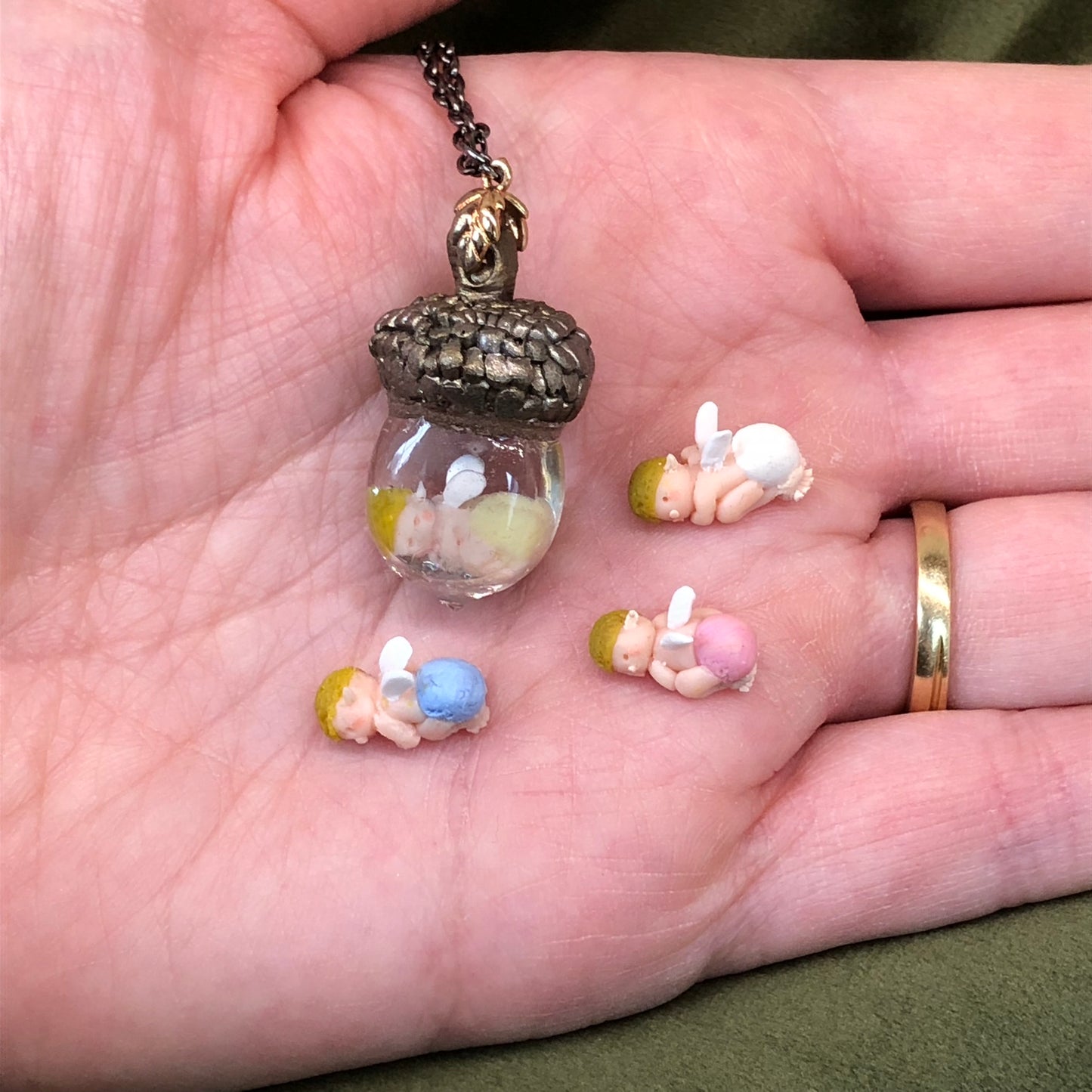 Hand-sculpted Acorn Fairy Baby with optional nappy colour keepsake NecHand-sculpted Acorn Fairy Baby with optional nappy colour keepsake Necklace Gift
🍄✨ Introducing our Hand Sculpted Acorn Fairy Baby Encapsulated in Crystal Clear ResnecklacePadpod & BerrieMy Fairytale GiftsHand-sculpted Acorn Fairy Baby